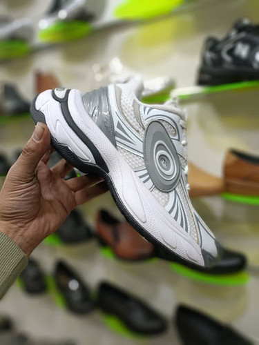 کتونی مردانه توربو مشکی | رویه ترکیبی چرم صنعتی و اشبالت، زیره ایربولینگ سبک و منعطف + ارسال رایگان کد 2176