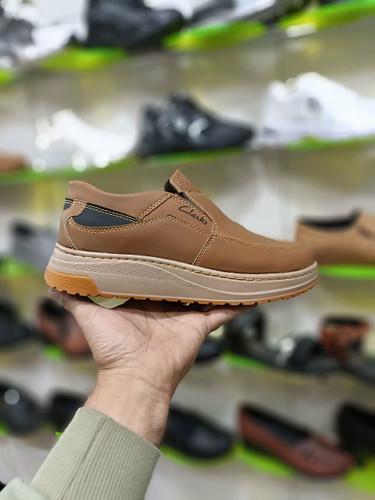 کفش طبی مردانه Clarks رنگ قهوه ای روشن زیره پیو ، مناسب استفاده روزمره و محیط کار + ارسال رایگان کد 2181